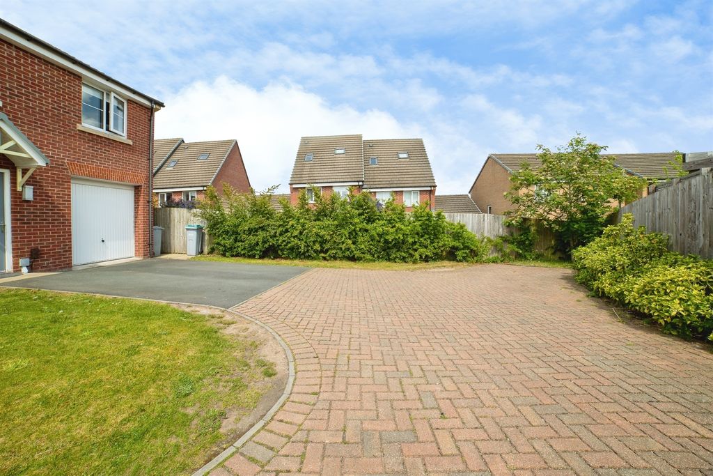 Property photo 2 of 21