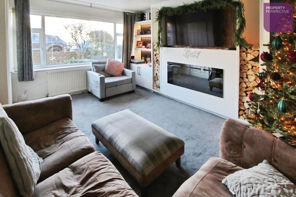 Property photo 2 of 13 Lounge