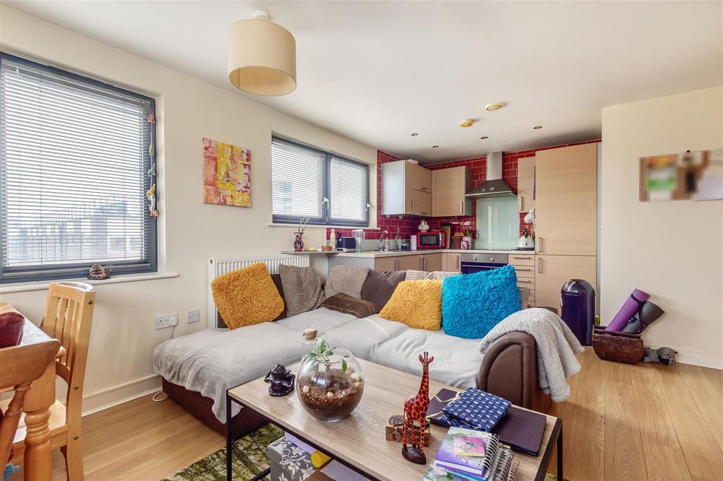 Property photo 2 of 7 Img_19505_1_Original.Jpg