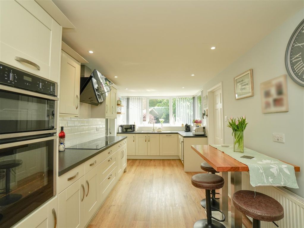 Property photo 3 of 26 Kitchen