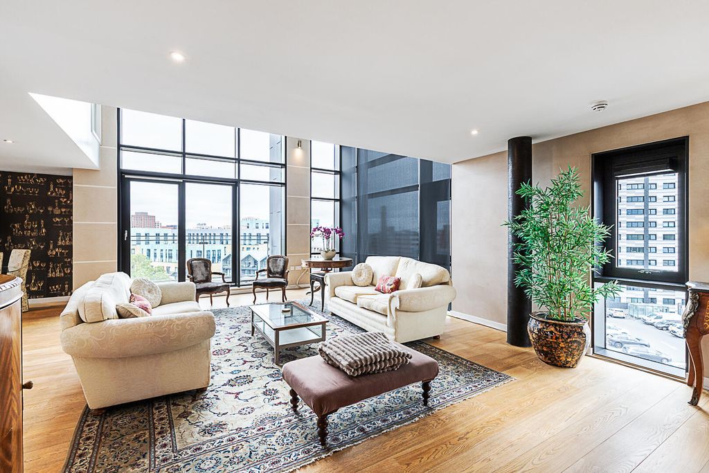 Property photo 1 of 20 Hsq - Flat 56, 2 Hardwicks Square Sw18 4Hu-16.Jpg