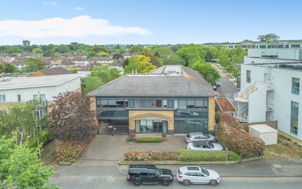 Property photo 3 of 25 Ruxley House, 2 Hamm Moor Lane, Weybridge, Kt15 2Sa