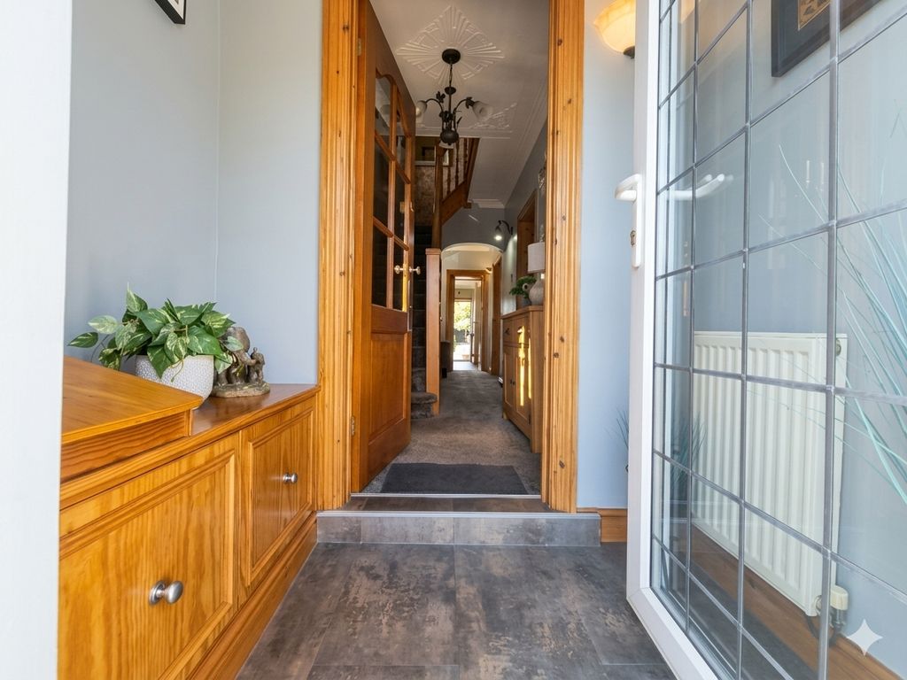 Property photo 3 of 15 Porchway
