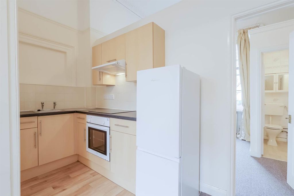 Property photo 2 of 10 1-Bed-Montpellier4.Jpg