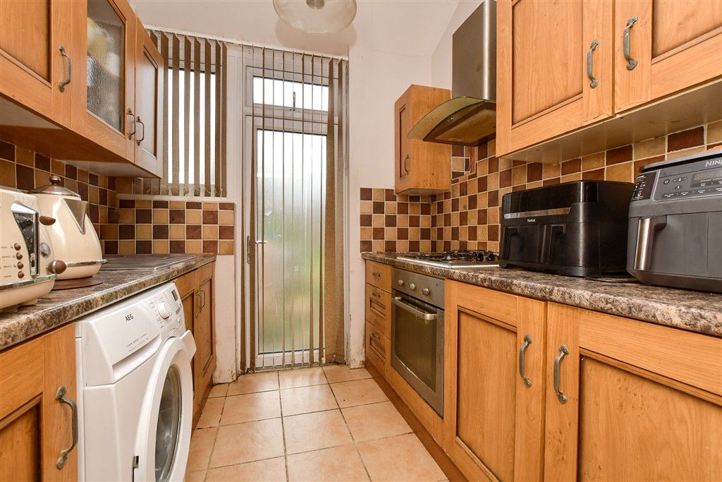 Property photo 3 of 18 Kitchen