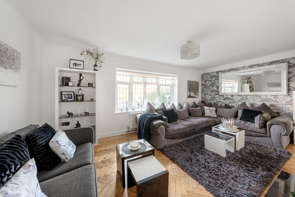 Property photo 2 of 27 5022362