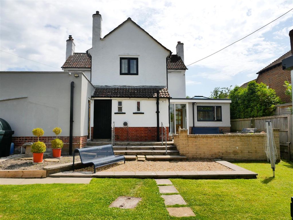 Property photo 2 of 20