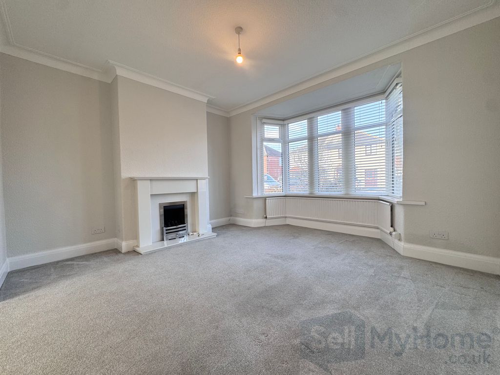 Property photo 3 of 20 Lounge