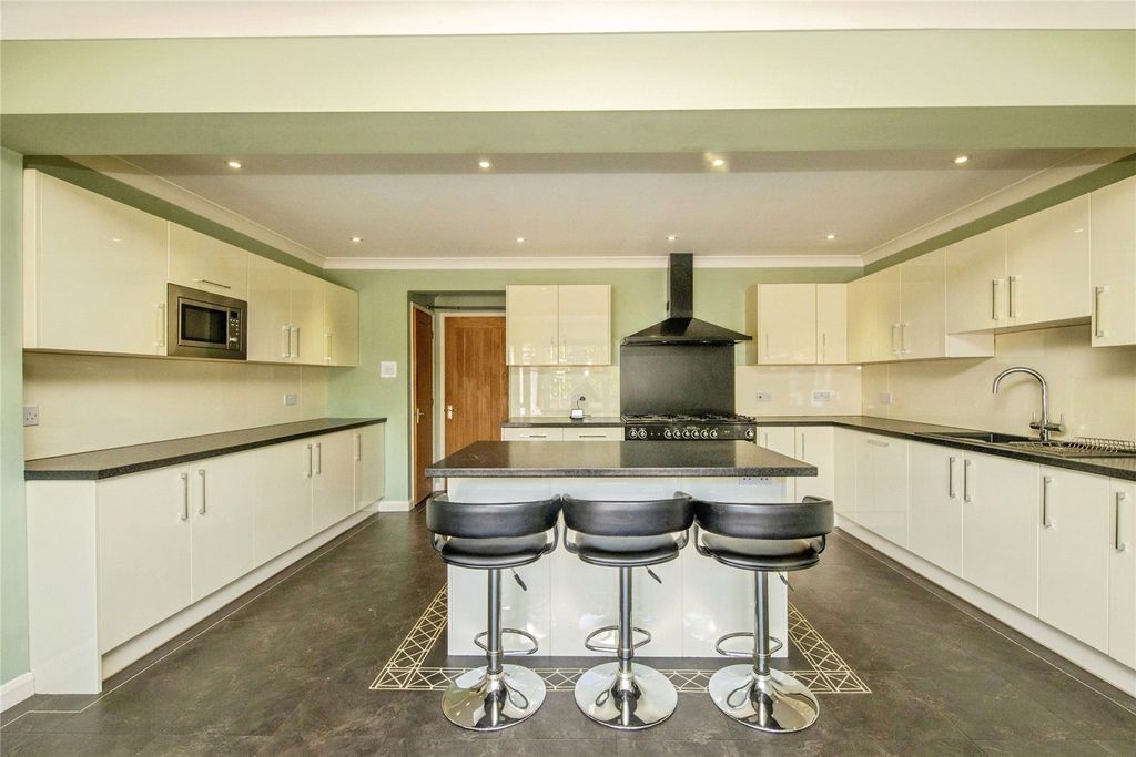 Property photo 2 of 27 Picture No. 19