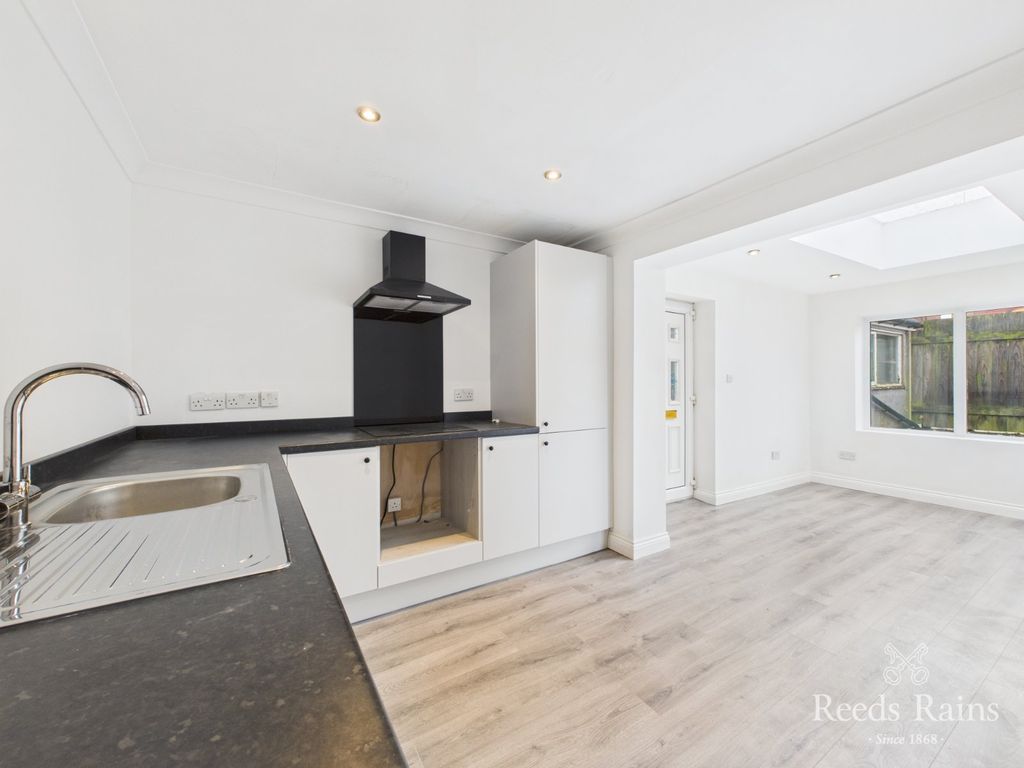 Property photo 2 of 15 Kitchen