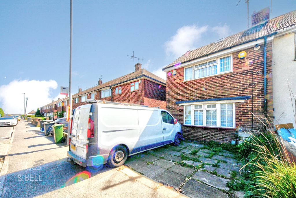 Property photo 1 of 18 4902750