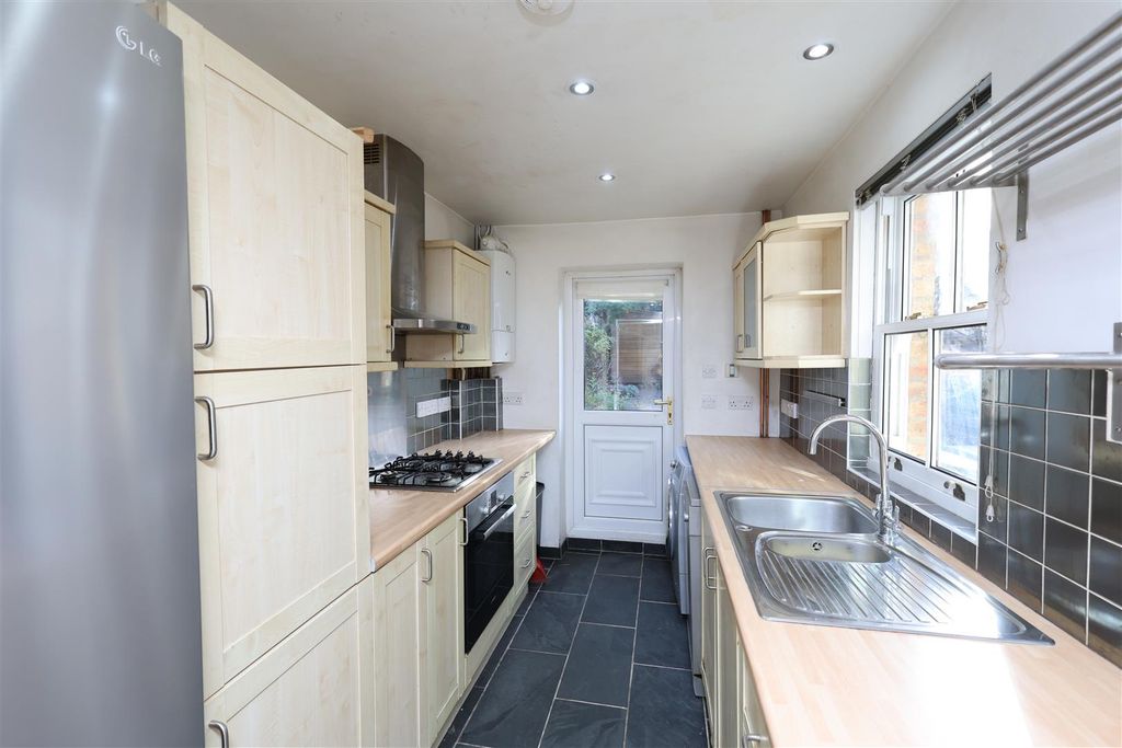 Property photo 2 of 10 Kitchen