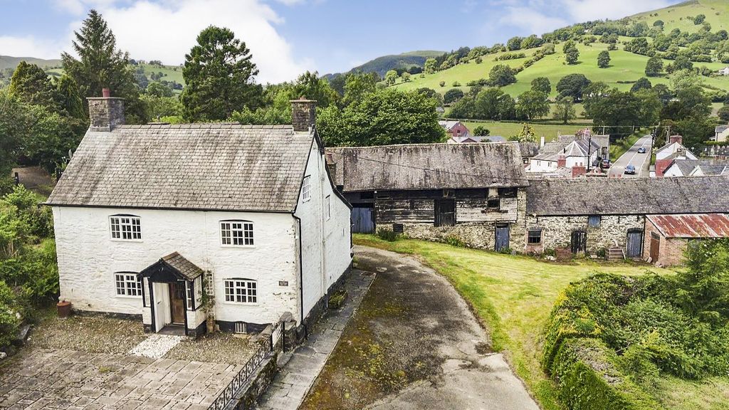 Property photo 1 of 33 Location