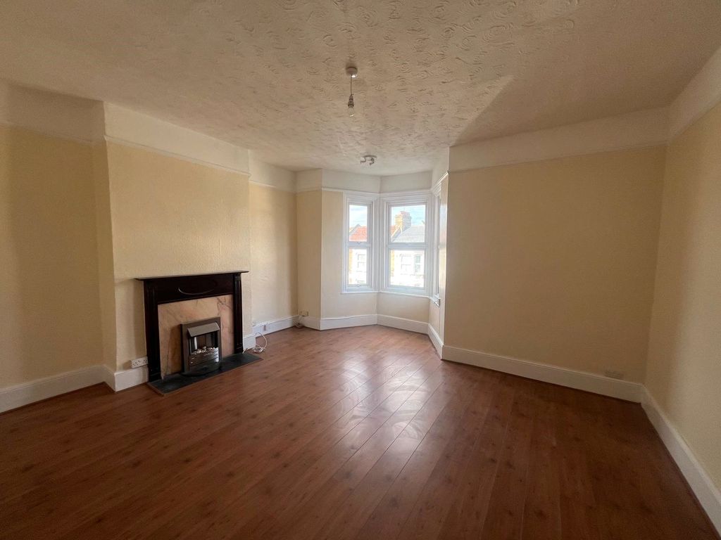 Property photo 3 of 10 Picture 3