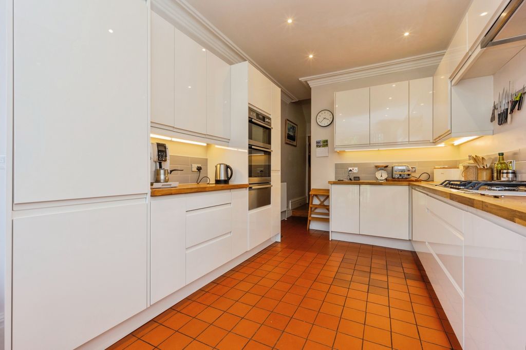 Property photo 3 of 15 Kitchen