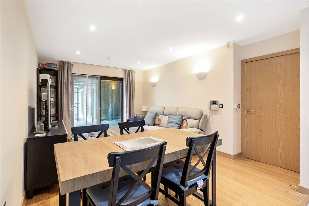 Property photo 2 of 15 Picture No. 30