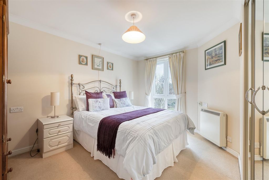 Property photo 2 of 14 Calverley Court 33-016.Jpg