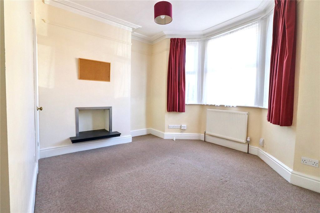 Property photo 2 of 15 Picture No. 18