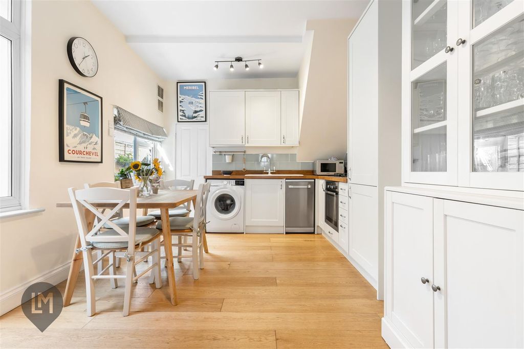 Property photo 3 of 6 Ravensbury Road
