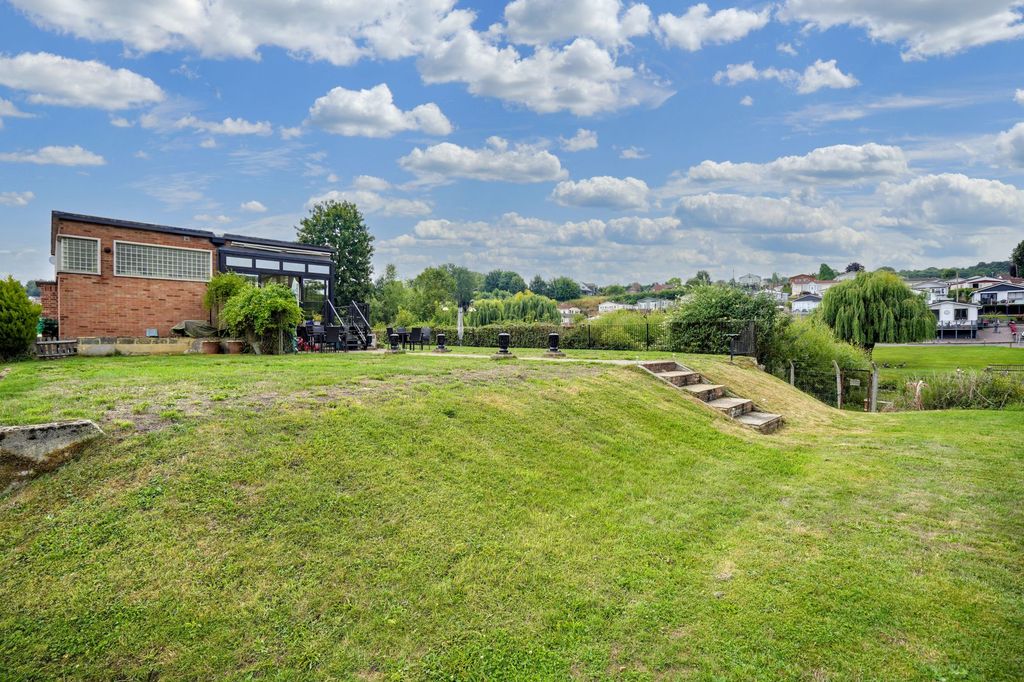 Property photo 2 of 26