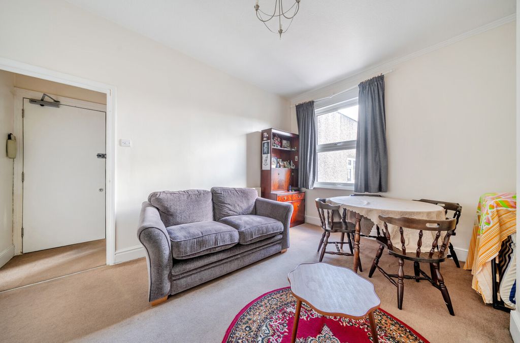 Property photo 2 of 12 1357789-10-68d139...