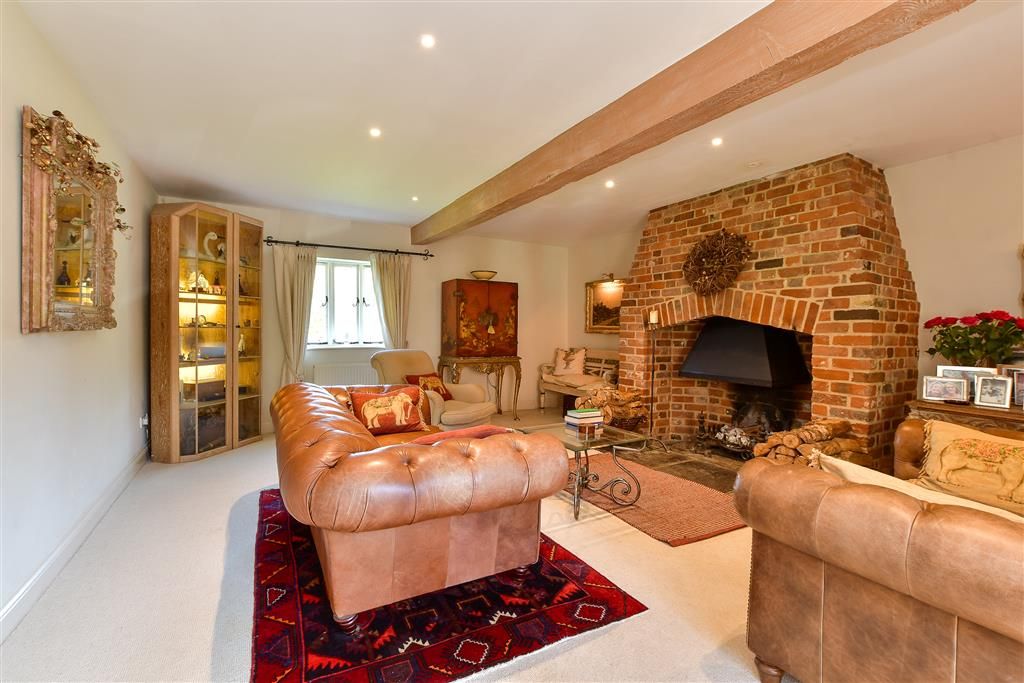 Property photo 1 of 16 Lounge