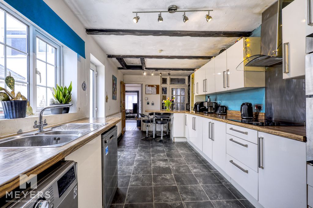 Property photo 3 of 21