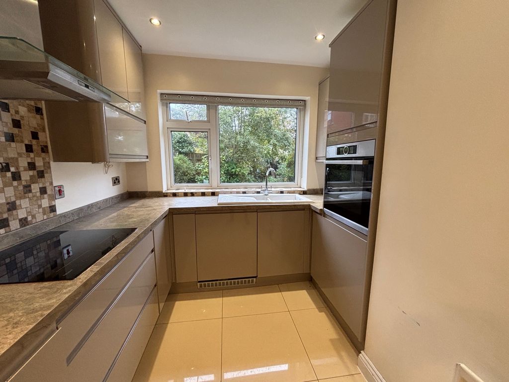 Property photo 2 of 18 Image