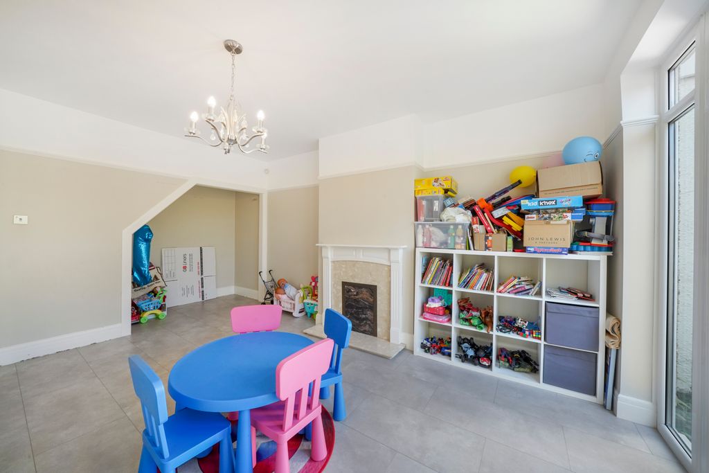 Property photo 3 of 30