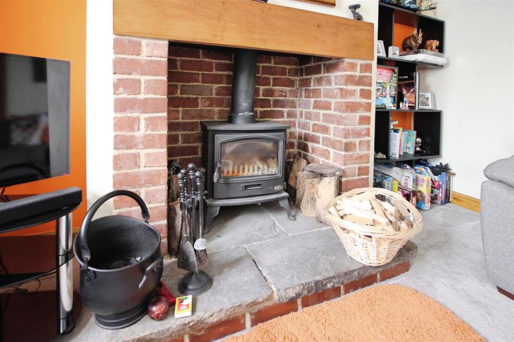 Property photo 3 of 18 Lounge