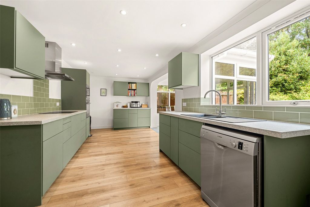 Property photo 2 of 18 Picture No. 36