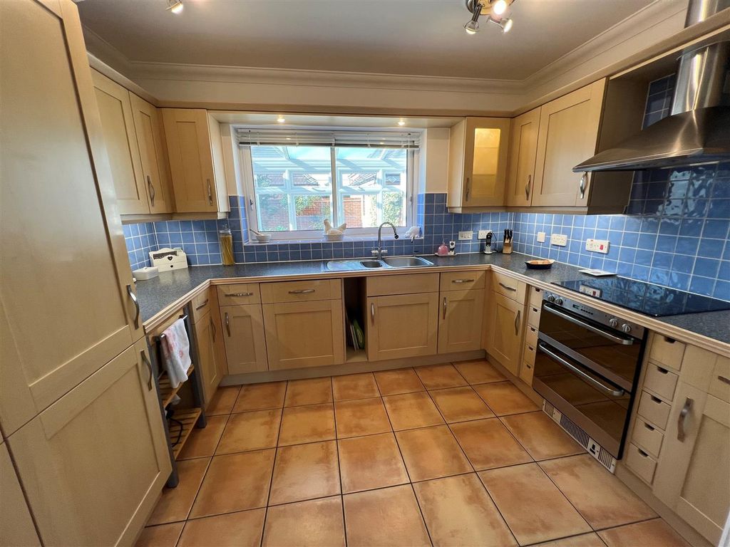 Property photo 3 of 20 Kitchen 2.Jpg