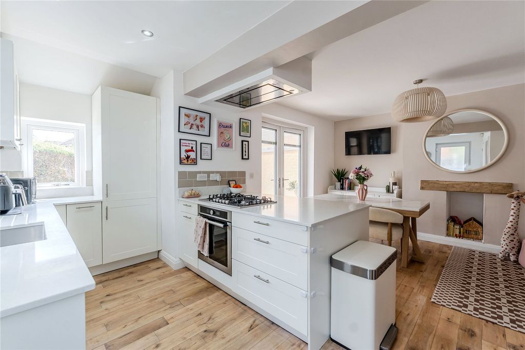 Property photo 3 of 20 Dining Kitchen
