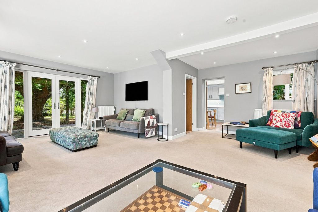 Property photo 2 of 17 Sitting Room
