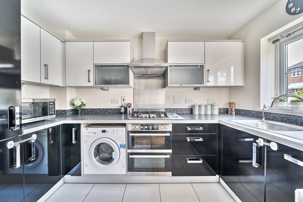 Property photo 2 of 20 1298652-6-682cd44...