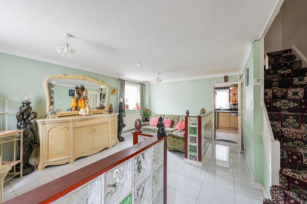 Property photo 3 of 23