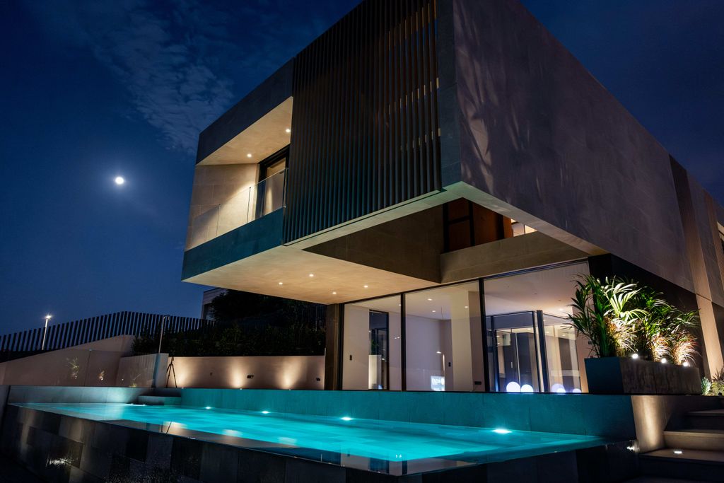 Property photo 3 of 65