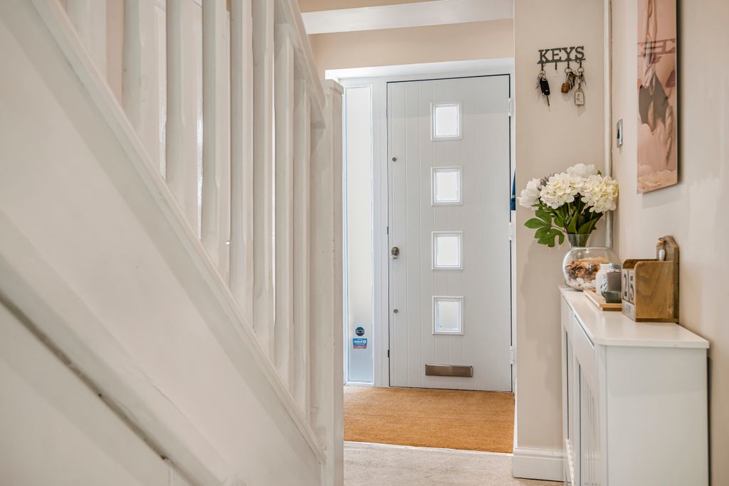 Property photo 2 of 26 Entrance Hall