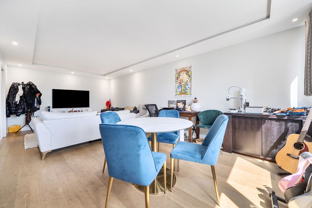 Property photo 3 of 17 1488615-9-6A51028...