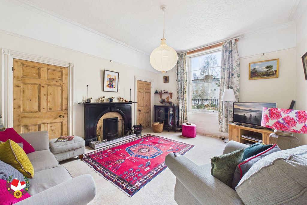 Property photo 2 of 25