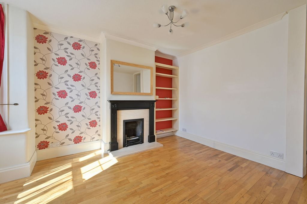 Property photo 3 of 17