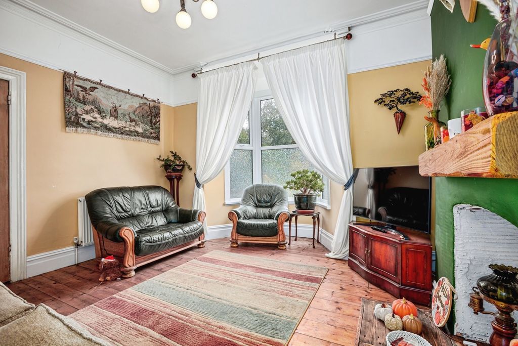 Property photo 3 of 21 Photo