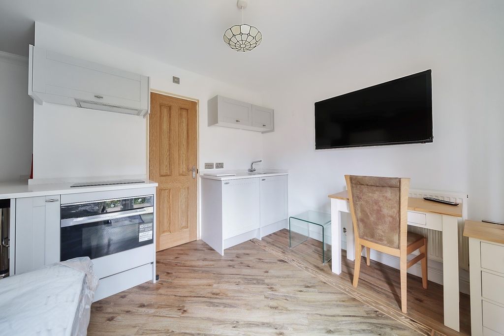 Property photo 2 of 4