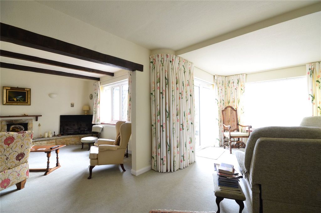 Property photo 2 of 25 Lounge/Sitting Room