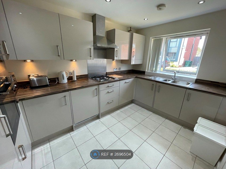 Property photo 2 of 16 Kitchen