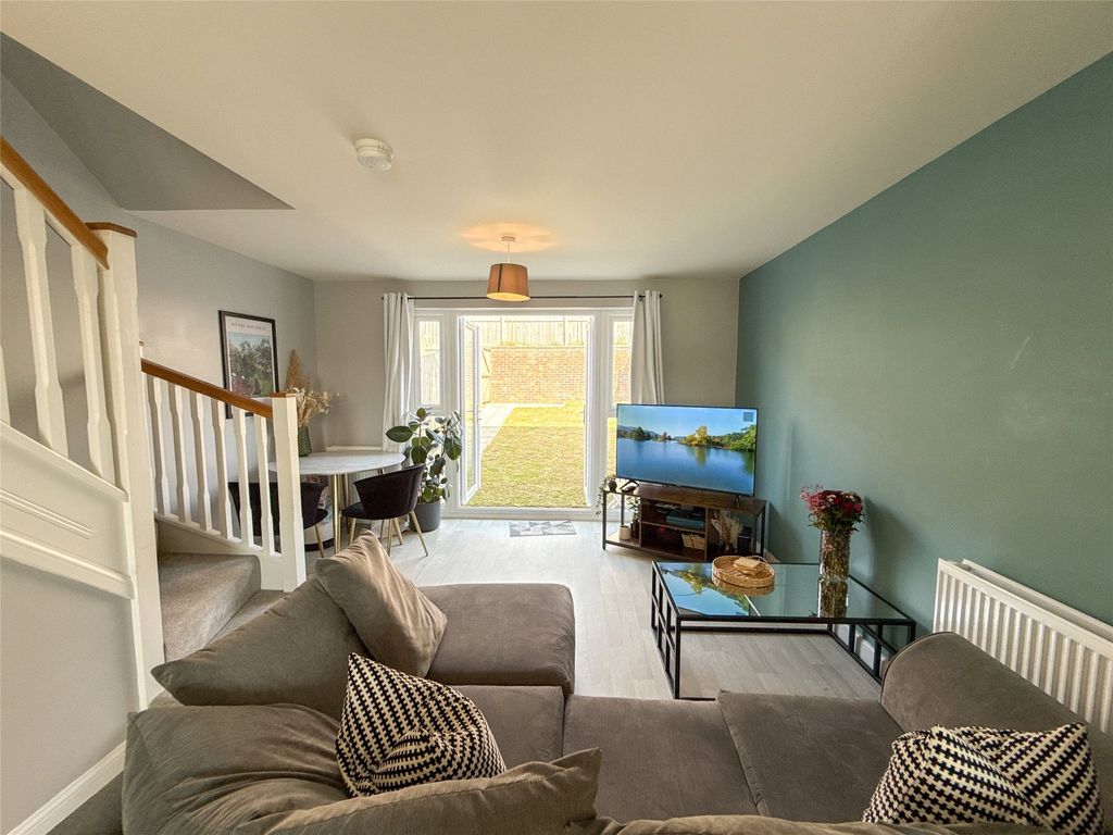 Property photo 2 of 12 Lounge