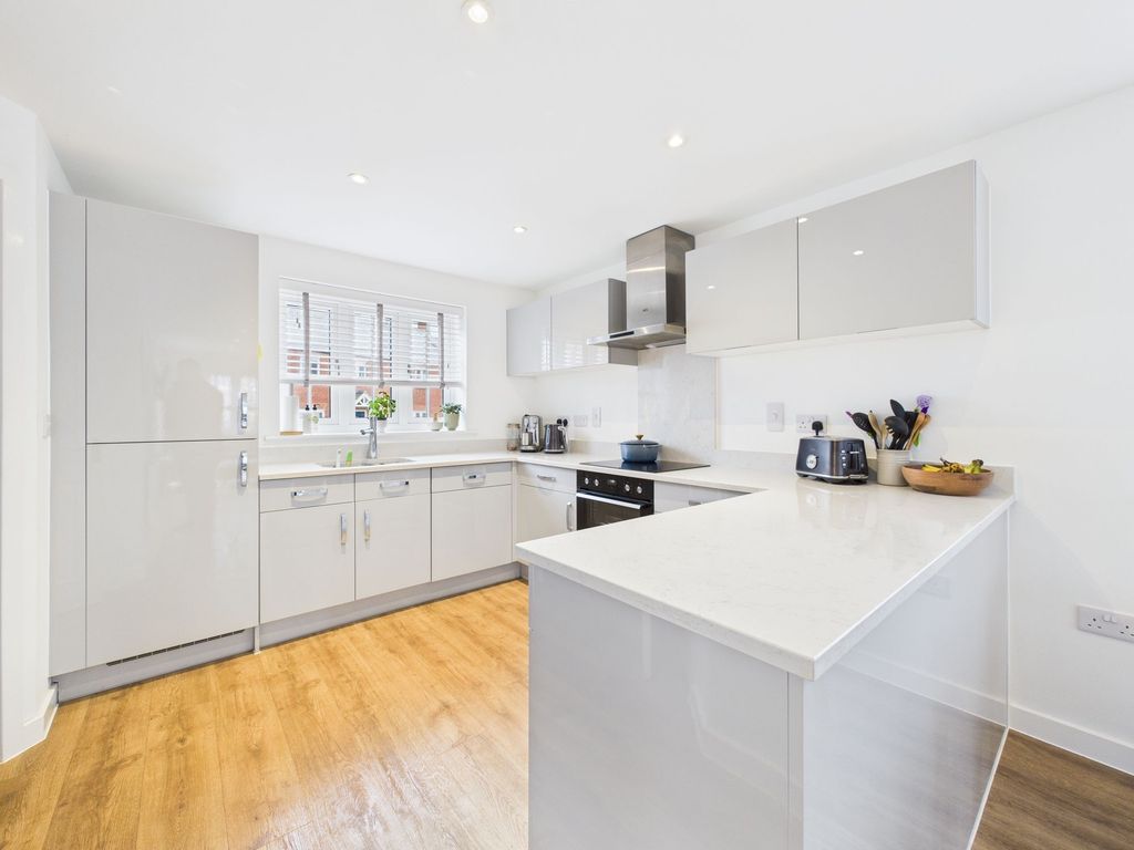 Property photo 3 of 31