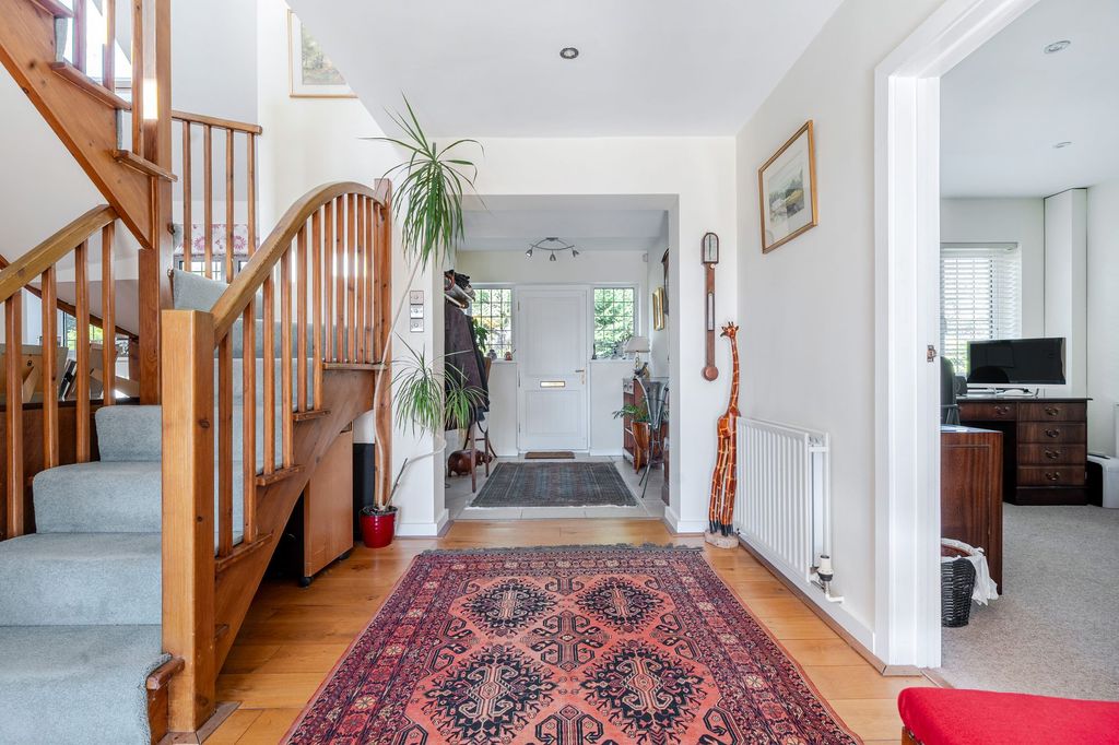 Property photo 3 of 27 Entrance Hall
