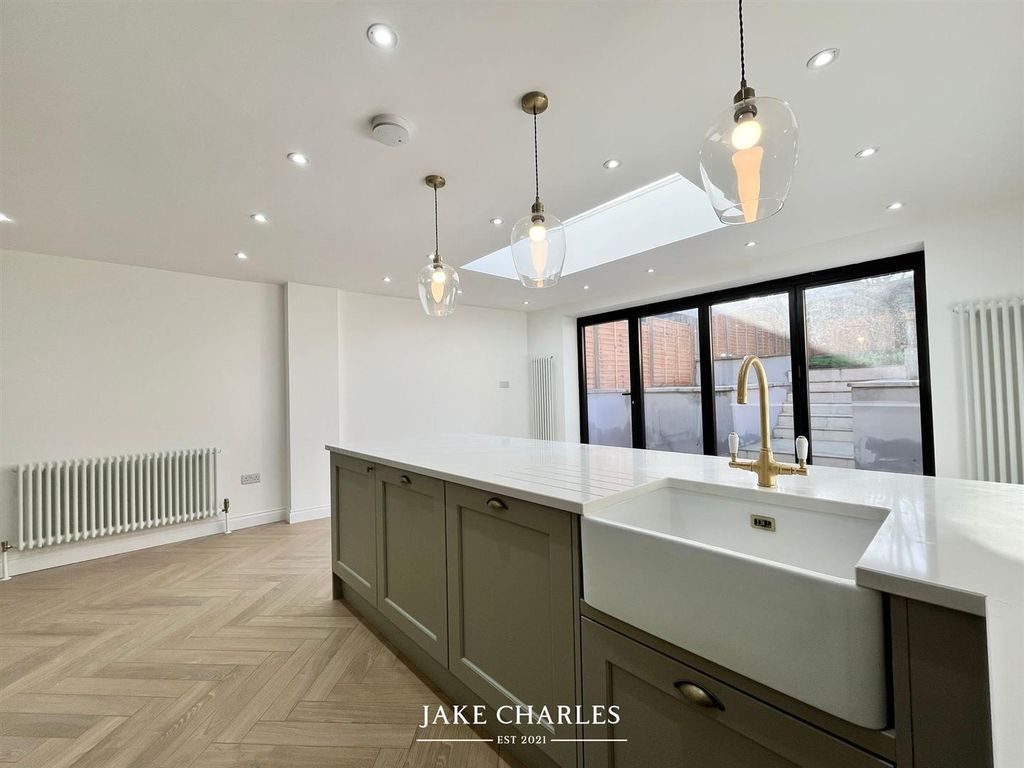 Property photo 3 of 27 621ce309-c662-4Ad7-B36E-9c07d120A680.Jpg