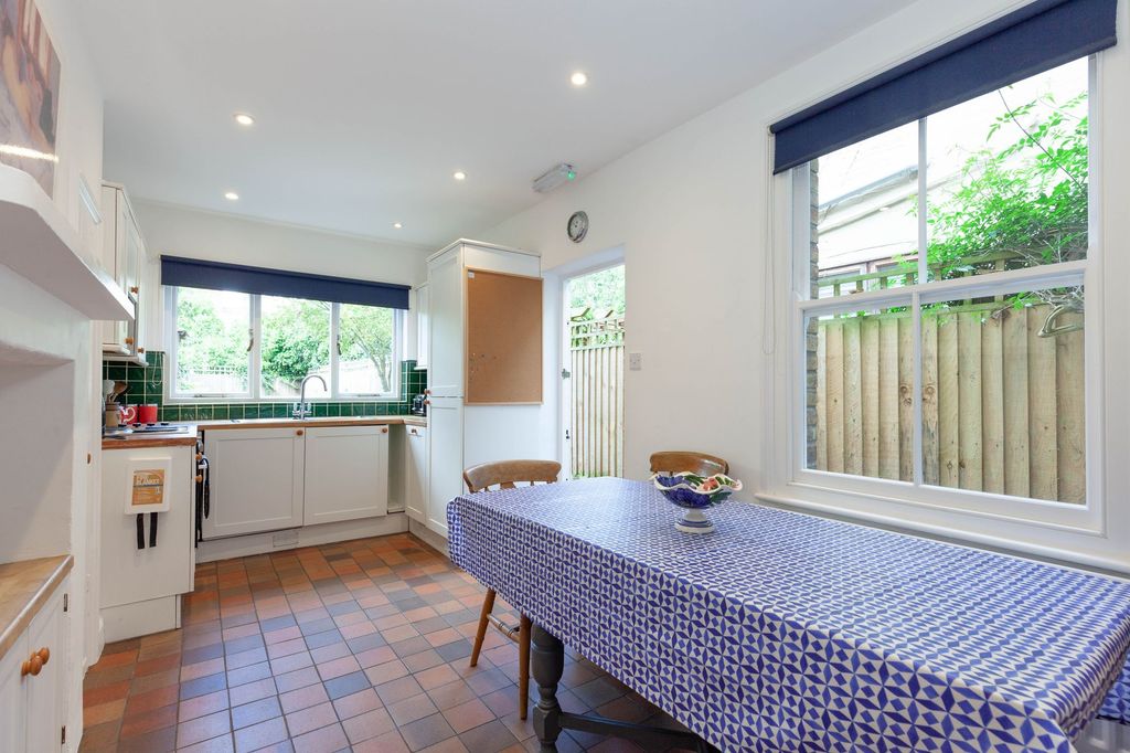 Property photo 2 of 9
